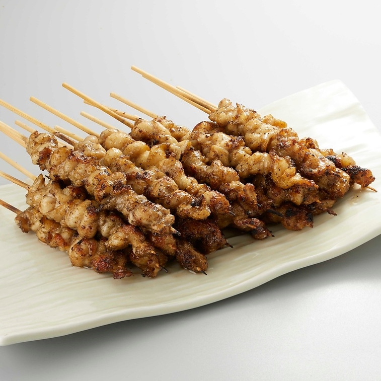 ハッケン酒場 JR茨木駅前店 |名物料理は「ヤミツキとり皮」と「自慢のもも焼」！